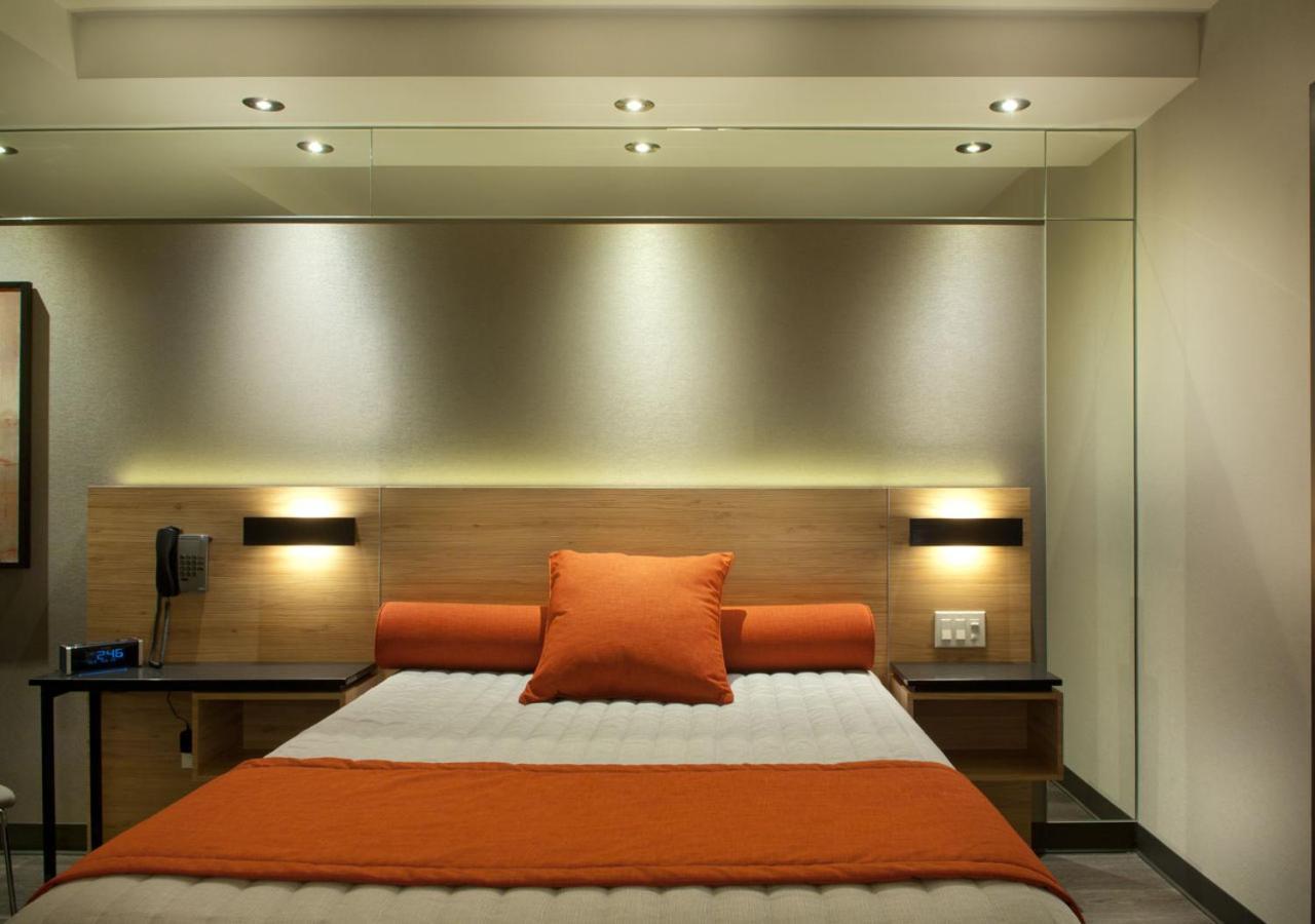 Ramada By Wyndham Laval Hotel Buitenkant foto