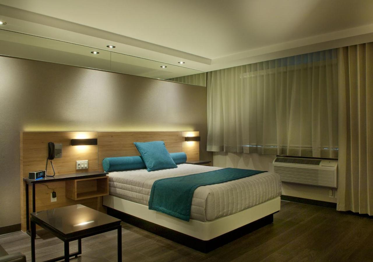 Ramada By Wyndham Laval Hotel Buitenkant foto