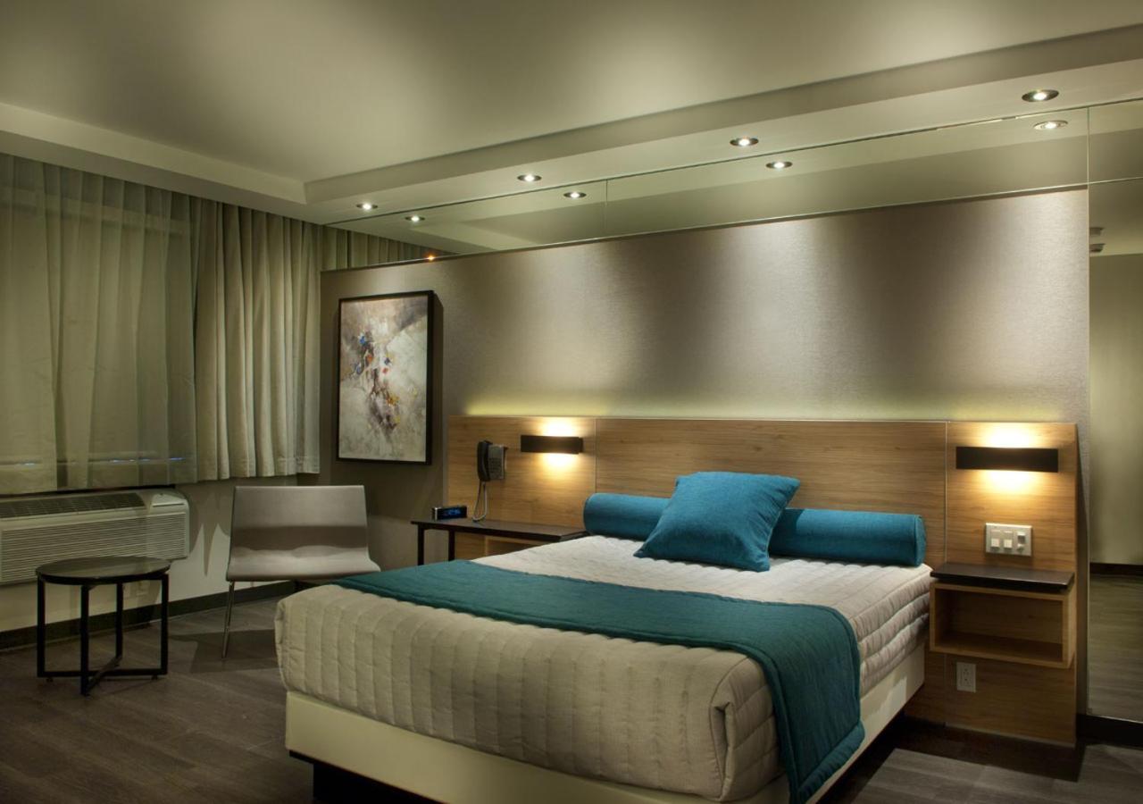 Ramada By Wyndham Laval Hotel Buitenkant foto