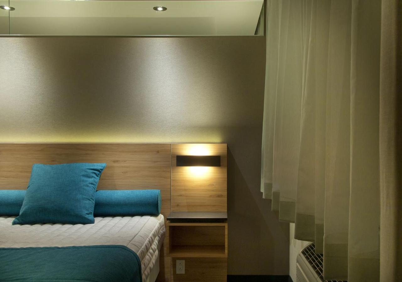 Ramada By Wyndham Laval Hotel Buitenkant foto