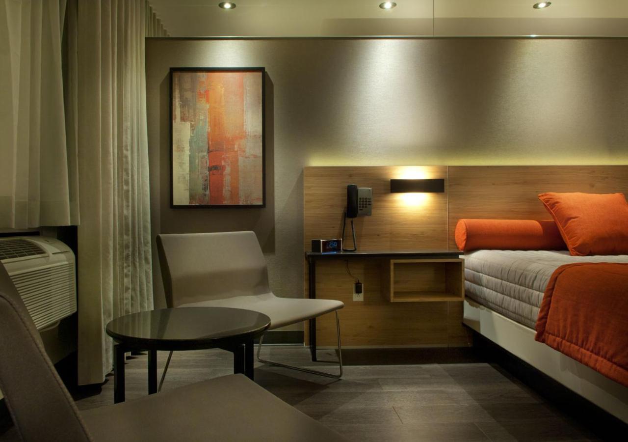 Ramada By Wyndham Laval Hotel Buitenkant foto