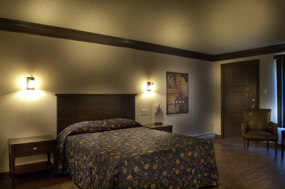 Ramada By Wyndham Laval Hotel Buitenkant foto