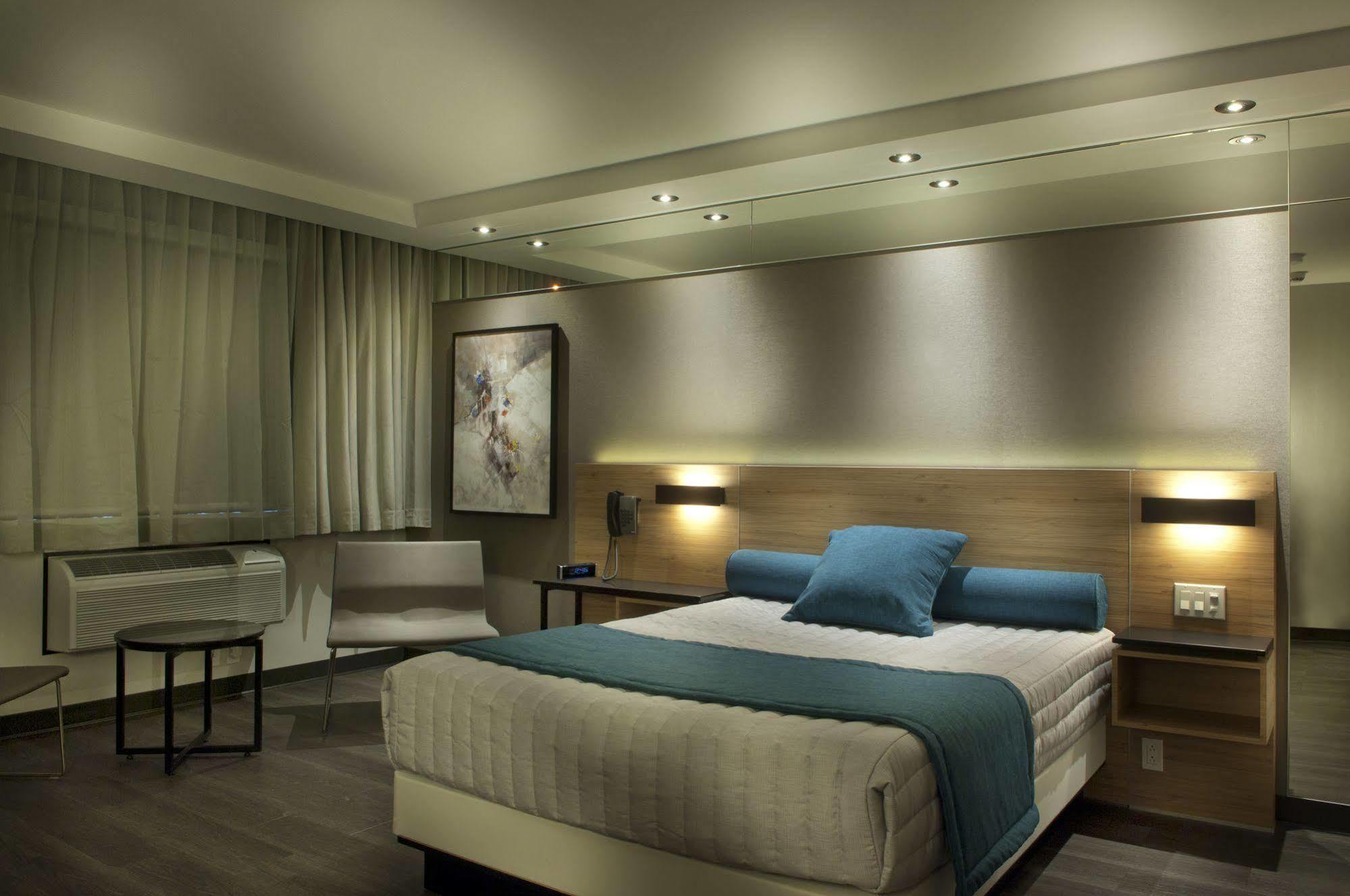 Ramada By Wyndham Laval Hotel Buitenkant foto