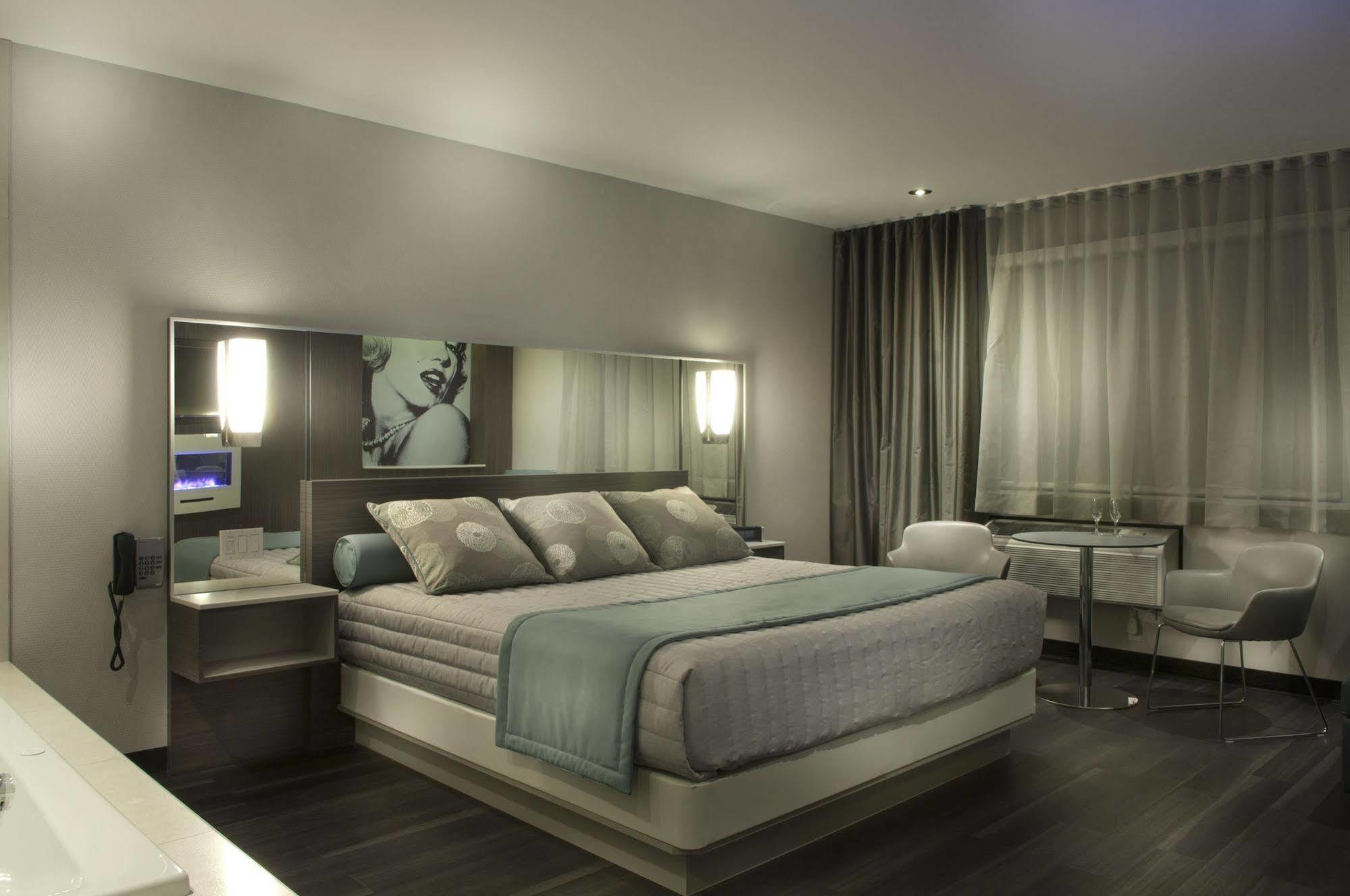 Ramada By Wyndham Laval Hotel Buitenkant foto