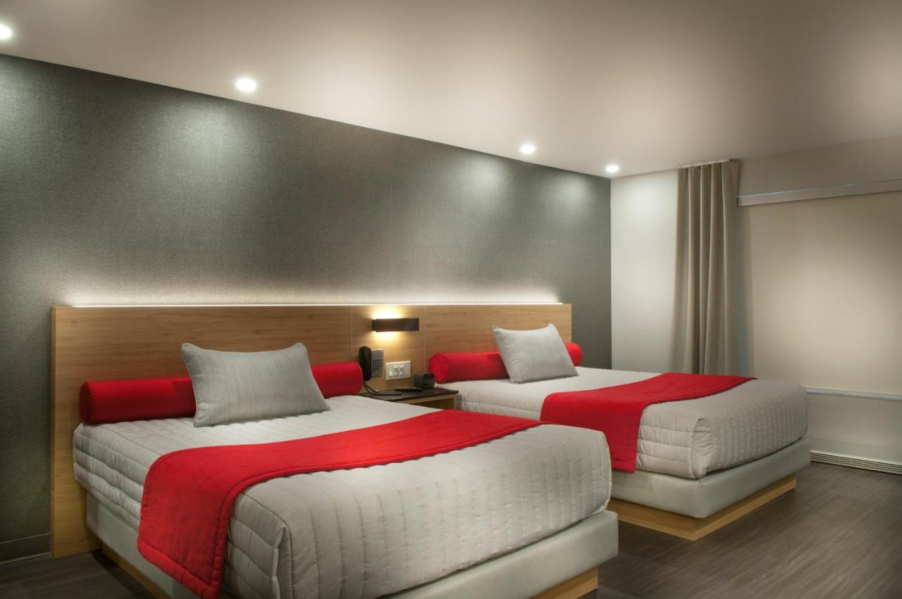 Ramada By Wyndham Laval Hotel Buitenkant foto